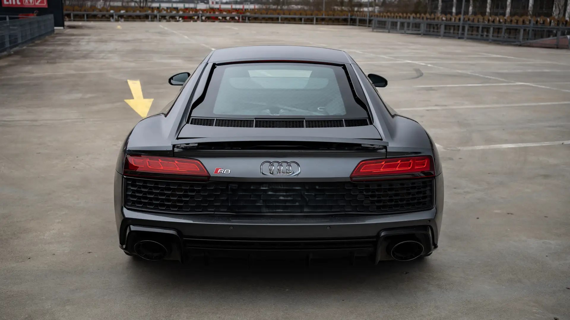 Audi_R8 View 1