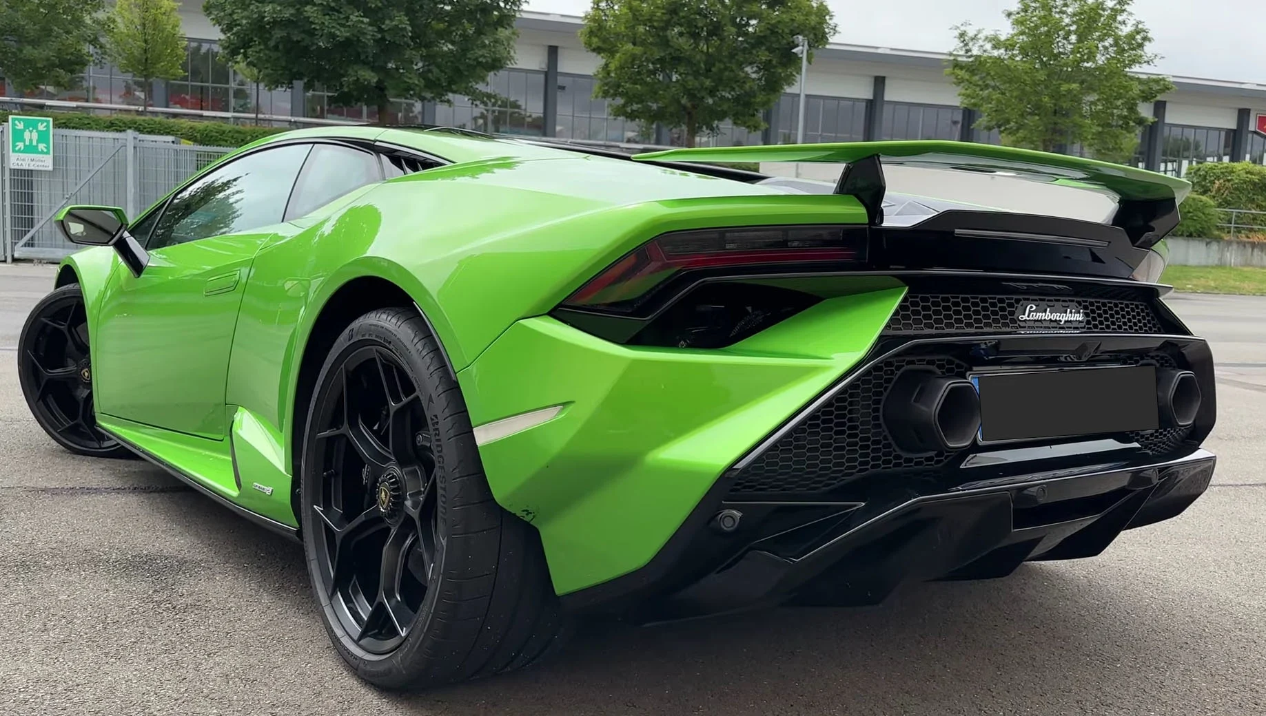 Lamborghini_Huracan view 2