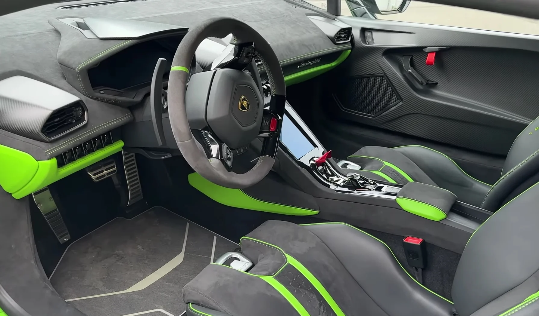 Lamborghini_Huracan view 3